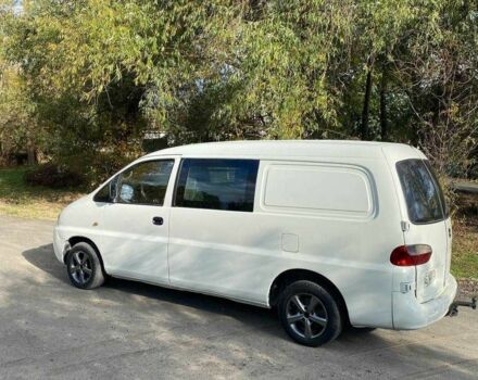 Белый Хендай Н1 (Старекс), объемом двигателя 2.5 л и пробегом 300 тыс. км за 3500 $, фото 15 на Automoto.ua