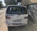 Белый Хендай Н1 (Старекс), объемом двигателя 2.5 л и пробегом 340 тыс. км за 4000 $, фото 2 на Automoto.ua