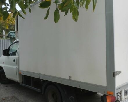 Белый Хендай Н1 (Старекс), объемом двигателя 2.5 л и пробегом 170 тыс. км за 7000 $, фото 2 на Automoto.ua