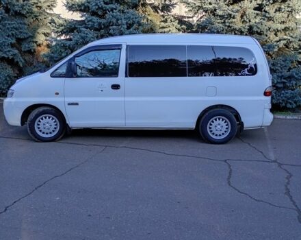 Белый Хендай Н1 (Старекс), объемом двигателя 2.5 л и пробегом 310 тыс. км за 6000 $, фото 1 на Automoto.ua