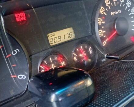 Белый Хендай Н1 (Старекс), объемом двигателя 2.5 л и пробегом 310 тыс. км за 6000 $, фото 4 на Automoto.ua