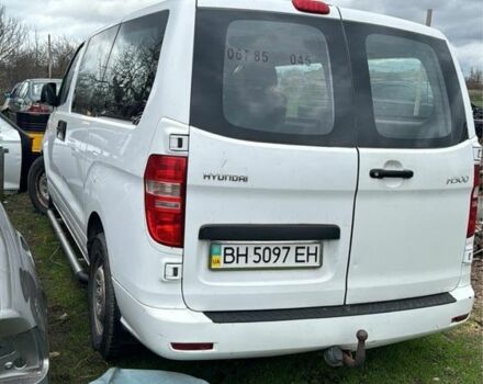 Белый Хендай Н1 (Старекс), объемом двигателя 2.5 л и пробегом 180 тыс. км за 3900 $, фото 3 на Automoto.ua