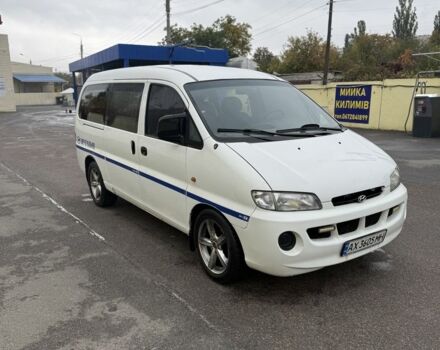 Белый Хендай Н1 (Старекс), объемом двигателя 2.5 л и пробегом 410 тыс. км за 3500 $, фото 3 на Automoto.ua