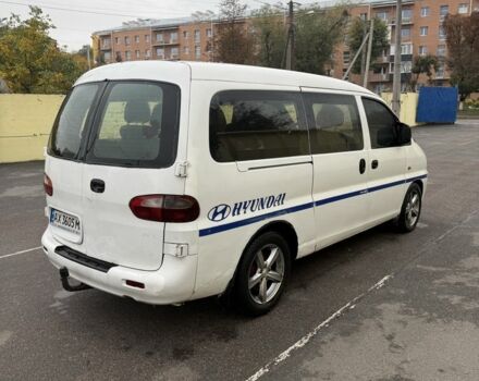 Белый Хендай Н1 (Старекс), объемом двигателя 2.5 л и пробегом 410 тыс. км за 3500 $, фото 2 на Automoto.ua
