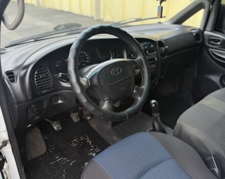 Белый Хендай Н1 (Старекс), объемом двигателя 2.5 л и пробегом 410 тыс. км за 3500 $, фото 5 на Automoto.ua
