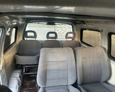 Белый Хендай Н1 (Старекс), объемом двигателя 2.5 л и пробегом 300 тыс. км за 2850 $, фото 9 на Automoto.ua