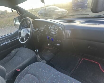 Белый Хендай Н1 (Старекс), объемом двигателя 2.5 л и пробегом 300 тыс. км за 2850 $, фото 7 на Automoto.ua