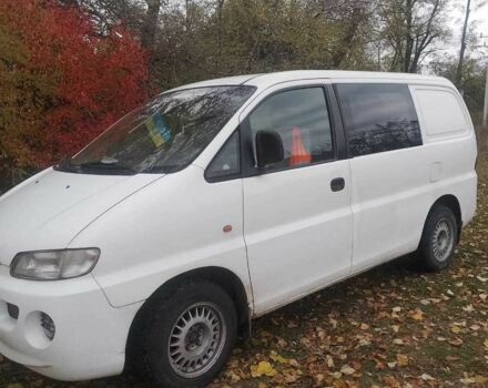 Белый Хендай Н1 (Старекс), объемом двигателя 2.5 л и пробегом 227 тыс. км за 2500 $, фото 4 на Automoto.ua