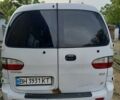Белый Хендай Н1 (Старекс), объемом двигателя 2.5 л и пробегом 500 тыс. км за 3510 $, фото 1 на Automoto.ua