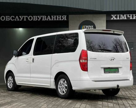 Белый Хендай Н1 (Старекс), объемом двигателя 2.5 л и пробегом 235 тыс. км за 10900 $, фото 6 на Automoto.ua
