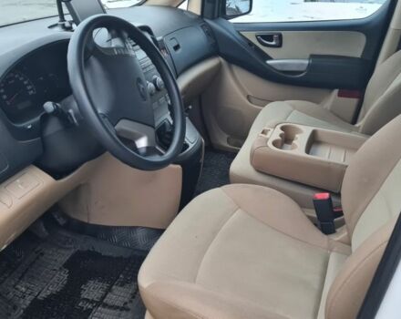 Белый Хендай Н1 (Старекс), объемом двигателя 2.5 л и пробегом 85 тыс. км за 17000 $, фото 4 на Automoto.ua