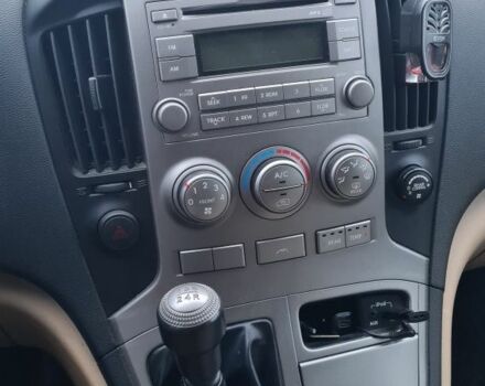 Белый Хендай Н1 (Старекс), объемом двигателя 2.5 л и пробегом 85 тыс. км за 17000 $, фото 6 на Automoto.ua