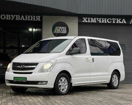 Белый Хендай Н1 (Старекс), объемом двигателя 2.5 л и пробегом 235 тыс. км за 10900 $, фото 1 на Automoto.ua