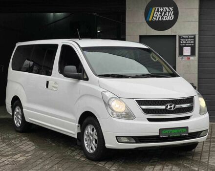 Белый Хендай Н1 (Старекс), объемом двигателя 2.5 л и пробегом 235 тыс. км за 10900 $, фото 3 на Automoto.ua