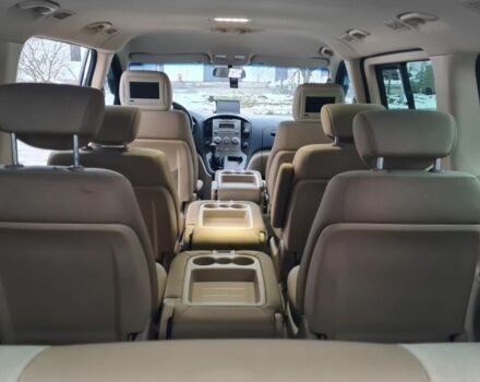 Белый Хендай Н1 (Старекс), объемом двигателя 2.5 л и пробегом 85 тыс. км за 17000 $, фото 5 на Automoto.ua