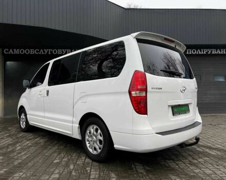 Белый Хендай Н1 (Старекс), объемом двигателя 2.5 л и пробегом 235 тыс. км за 10900 $, фото 5 на Automoto.ua