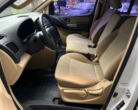 Белый Хендай Н1 (Старекс), объемом двигателя 2.5 л и пробегом 235 тыс. км за 10900 $, фото 10 на Automoto.ua