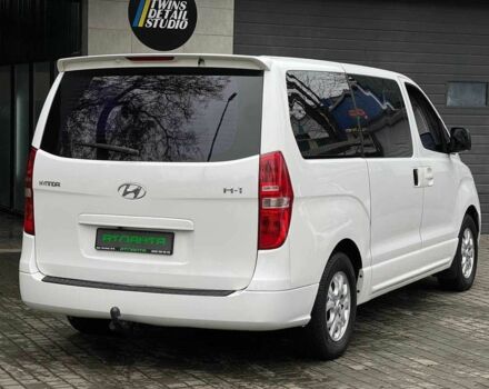 Белый Хендай Н1 (Старекс), объемом двигателя 2.5 л и пробегом 235 тыс. км за 10900 $, фото 8 на Automoto.ua