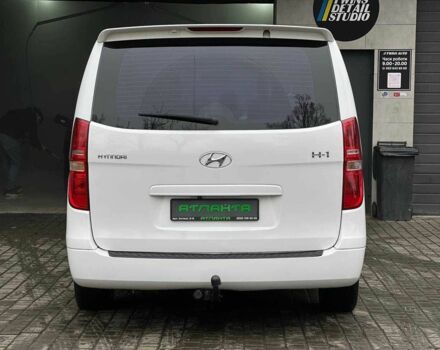 Белый Хендай Н1 (Старекс), объемом двигателя 2.5 л и пробегом 235 тыс. км за 10900 $, фото 7 на Automoto.ua