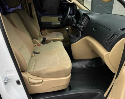 Белый Хендай Н1 (Старекс), объемом двигателя 2.5 л и пробегом 235 тыс. км за 10900 $, фото 14 на Automoto.ua