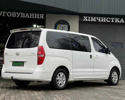 Белый Хендай Н1 (Старекс), объемом двигателя 2.5 л и пробегом 235 тыс. км за 10900 $, фото 9 на Automoto.ua