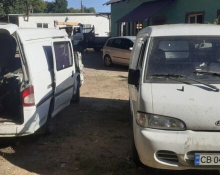 Белый Хендай Н1 (Старекс), объемом двигателя 2.5 л и пробегом 200 тыс. км за 2602 $, фото 15 на Automoto.ua