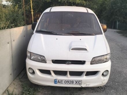 Хендай Н1 (Старекс) 2000 в Днепре (Днепропетровске) на Automoto.ua Белый Хендай Н1 (Старекс), объемом двигателя 2.5 л и пробегом 370 тыс. км за 1500 $, фото 1 на Automoto.ua