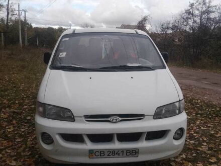 Белый Хендай Н1 (Старекс), объемом двигателя 2.5 л и пробегом 227 тыс. км за 2500 $, фото 1 на Automoto.ua