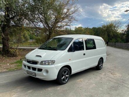 Хендай Н1 (Старекс) 2002 в Днепре (Днепропетровске) на Automoto.ua Белый Хендай Н1 (Старекс), объемом двигателя 2.5 л и пробегом 300 тыс. км за 3500 $, фото 1 на Automoto.ua