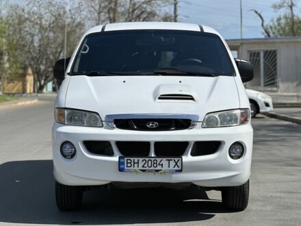 Белый Хендай Н1 (Старекс), объемом двигателя 2.5 л и пробегом 187 тыс. км за 4700 $, фото 1 на Automoto.ua