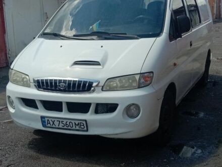 Хендай Н1 (Старекс) 2005 у Харкові на Automoto.ua Білий Хендай Н1 (Старекс), об'ємом двигуна 2.5 л та пробігом 340 тис. км за 4300 $, фото 1 на Automoto.ua