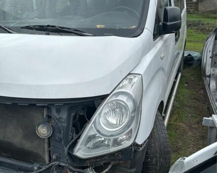 Белый Хендай Н1 (Старекс), объемом двигателя 2.5 л и пробегом 180 тыс. км за 3900 $, фото 1 на Automoto.ua