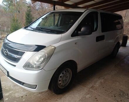 Белый Хендай Н1 (Старекс), объемом двигателя 2.5 л и пробегом 360 тыс. км за 7500 $, фото 1 на Automoto.ua