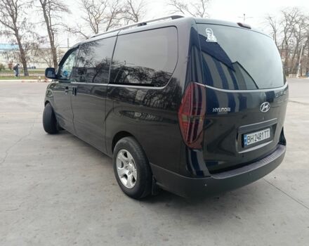 Черный Хендай Н1 (Старекс), объемом двигателя 2.5 л и пробегом 319 тыс. км за 10500 $, фото 4 на Automoto.ua