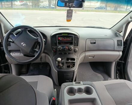 Черный Хендай Н1 (Старекс), объемом двигателя 2.5 л и пробегом 319 тыс. км за 10500 $, фото 7 на Automoto.ua