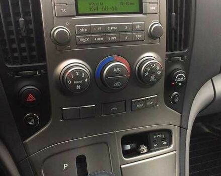 Черный Хендай Н1 (Старекс), объемом двигателя 2.5 л и пробегом 260 тыс. км за 13950 $, фото 2 на Automoto.ua