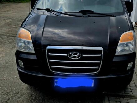 Черный Хендай Н1 (Старекс), объемом двигателя 2.4 л и пробегом 255 тыс. км за 6500 $, фото 1 на Automoto.ua