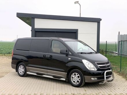 Черный Хендай Н1 (Старекс), объемом двигателя 2.5 л и пробегом 231 тыс. км за 6900 $, фото 1 на Automoto.ua