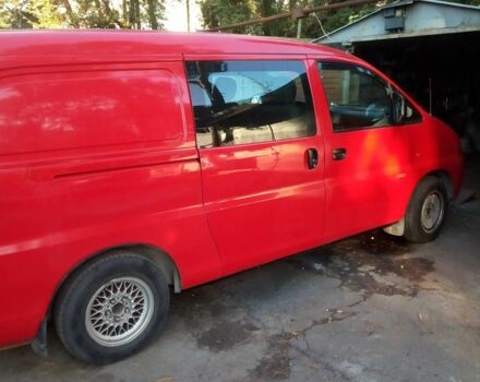 Красный Хендай Н1 (Старекс), объемом двигателя 2.5 л и пробегом 400 тыс. км за 3000 $, фото 2 на Automoto.ua
