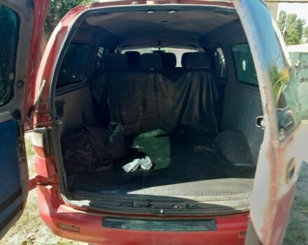 Красный Хендай Н1 (Старекс), объемом двигателя 2.5 л и пробегом 232 тыс. км за 3500 $, фото 2 на Automoto.ua