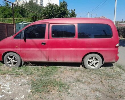 Красный Хендай Н1 (Старекс), объемом двигателя 2.5 л и пробегом 232 тыс. км за 3500 $, фото 6 на Automoto.ua