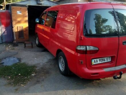 Красный Хендай Н1 (Старекс), объемом двигателя 2.5 л и пробегом 400 тыс. км за 3000 $, фото 1 на Automoto.ua