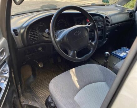 Серый Хендай Н1 (Старекс), объемом двигателя 2.5 л и пробегом 311 тыс. км за 3500 $, фото 3 на Automoto.ua