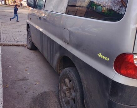 Серый Хендай Н1 (Старекс), объемом двигателя 0 л и пробегом 200 тыс. км за 1500 $, фото 2 на Automoto.ua