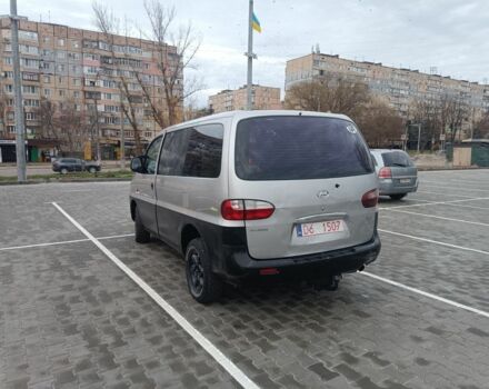 Серый Хендай Н1 (Старекс), объемом двигателя 2.5 л и пробегом 300 тыс. км за 4600 $, фото 1 на Automoto.ua