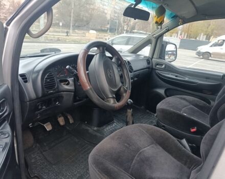 Серый Хендай Н1 (Старекс), объемом двигателя 2.5 л и пробегом 300 тыс. км за 4600 $, фото 4 на Automoto.ua