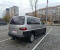 Серый Хендай Н1 (Старекс), объемом двигателя 2.5 л и пробегом 300 тыс. км за 4600 $, фото 3 на Automoto.ua