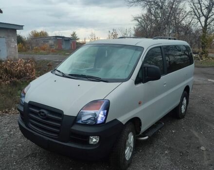 Серый Хендай Н1 (Старекс), объемом двигателя 2.5 л и пробегом 300 тыс. км за 6000 $, фото 1 на Automoto.ua
