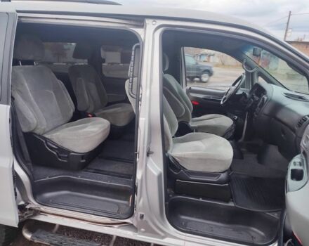 Серый Хендай Н1 (Старекс), объемом двигателя 2.5 л и пробегом 300 тыс. км за 6000 $, фото 6 на Automoto.ua