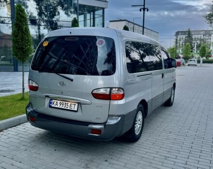Серый Хендай Н1 (Старекс), объемом двигателя 2.4 л и пробегом 315 тыс. км за 8688 $, фото 2 на Automoto.ua